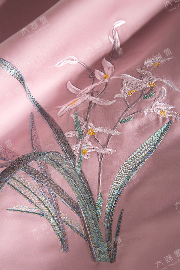 Edredón de seda con bordado de orquídeas